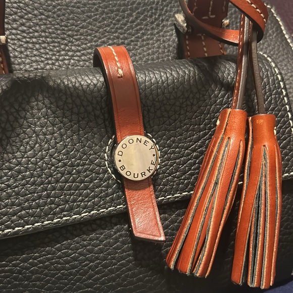 ⭐️TODAY ONLY⭐️Dooney & Bourke Cambridge Black Convertible Crossbody Satchel - Picture 2 of 9